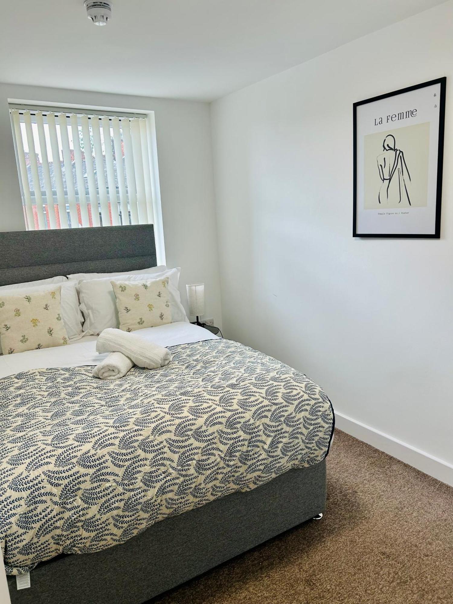Failsworth Luxury Apartment With Free Parking By Daley Stays Манчестер Екстер'єр фото